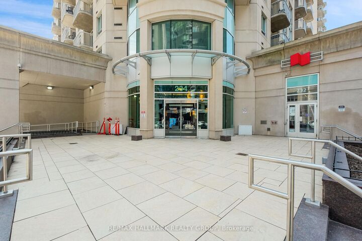 Property Photo:  234 Rideau Street 2404  ON K1N 0A9 