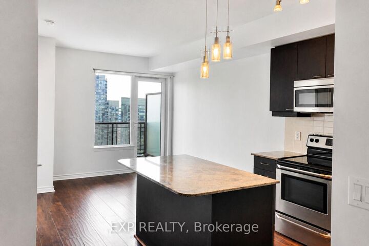 Property Photo:  385 Prince Of Wales Drive 3506  ON L5B 0C6 