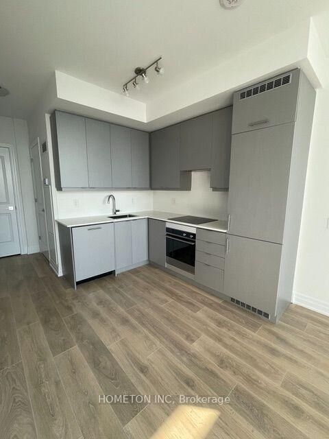 Property Photo:  36 Elm Drive 2705  ON L5B 1P2 