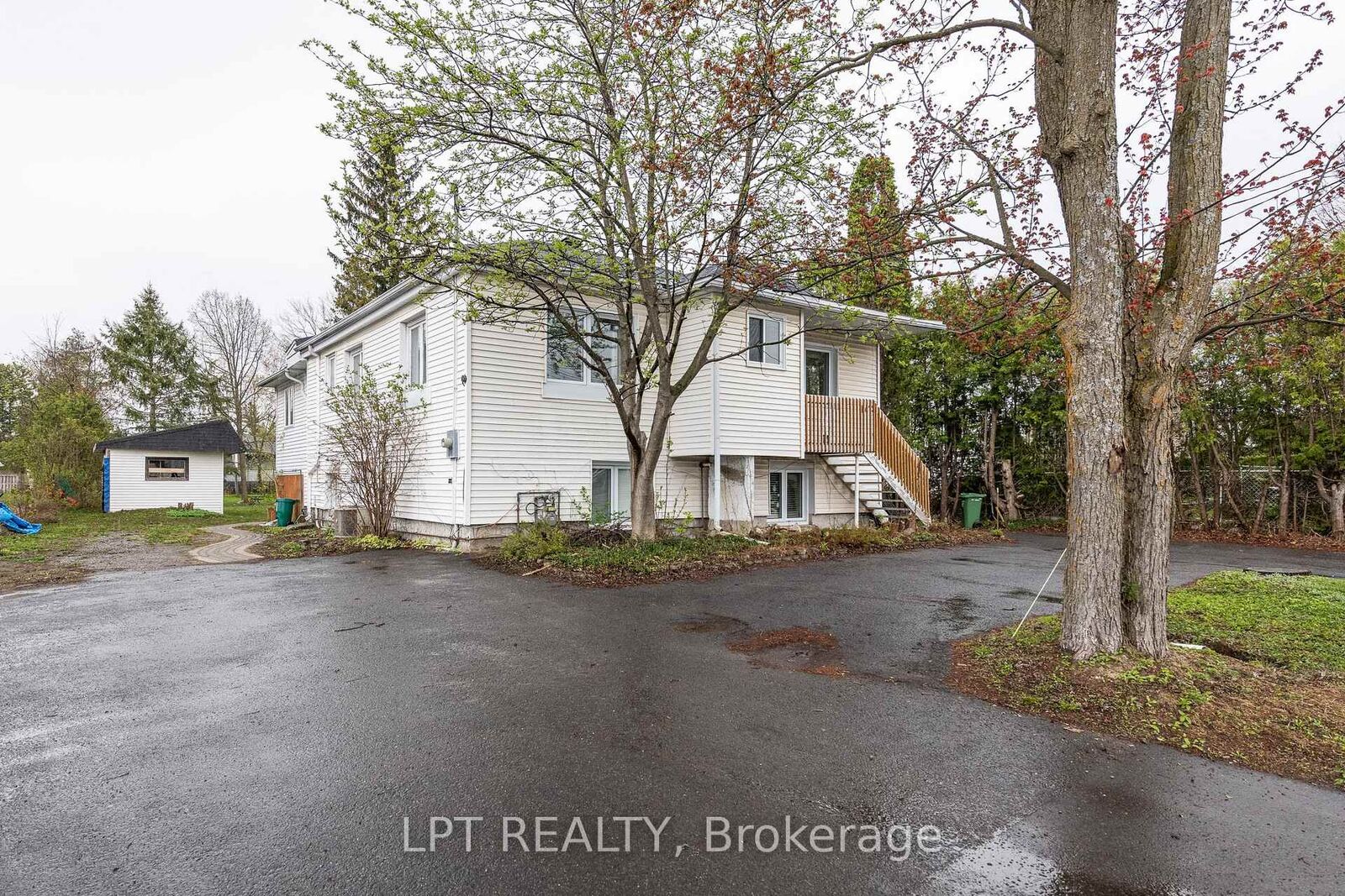 Property Photo:  1474 Goth Avenue  ON K1T 1E4 