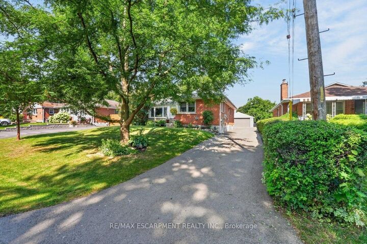 Property Photo: 465 Springbank Crescent ON L7T 2W8