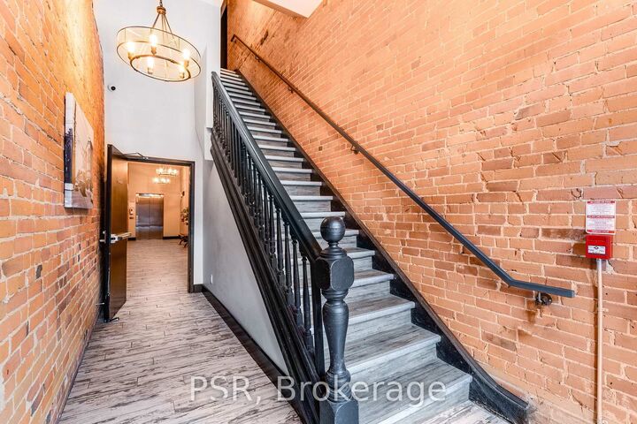 Property Photo:  2870 Dundas Street W 201  ON M6P 1Y8 
