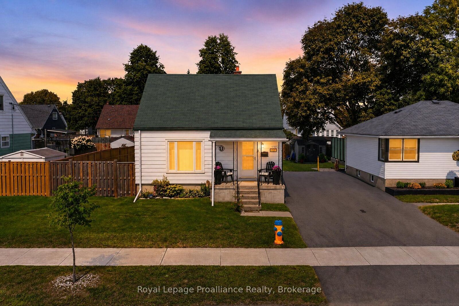Property Photo: 732 Gillespie Avenue ON K9J 4B7