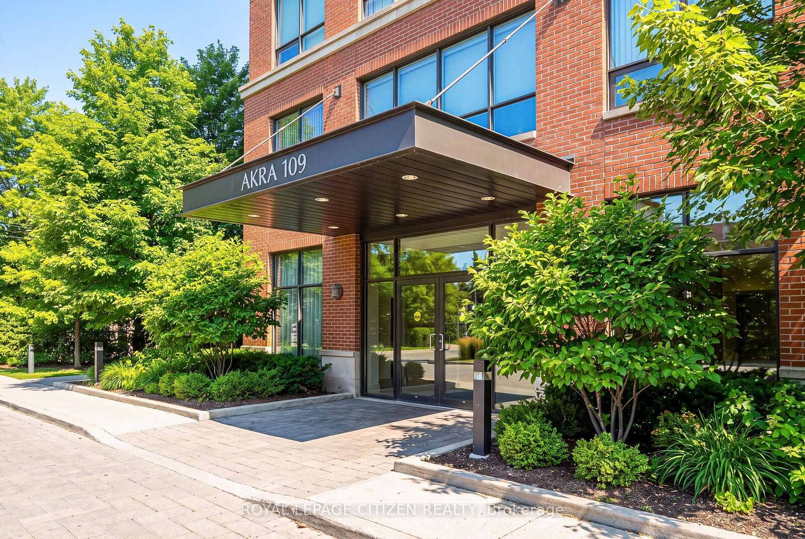 Property Photo:  109 Erskine Avenue 906  ON M4P 0G8 