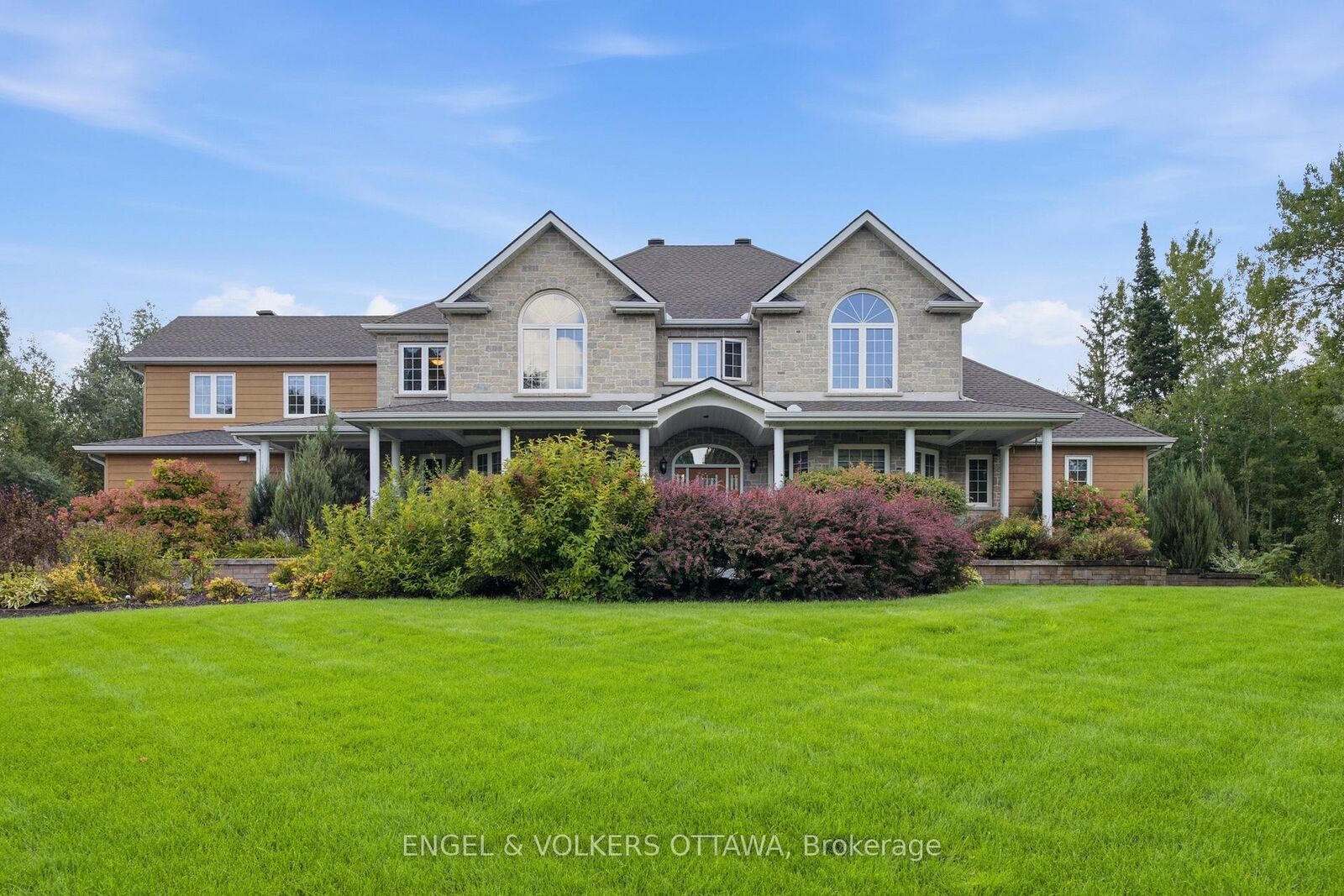 Property Photo: 6622 Blossom Trail Drive ON K4P 1R5
