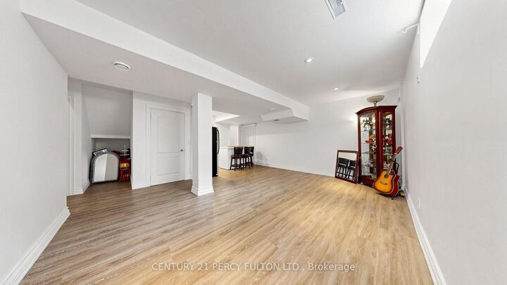 Property Photo: 372B Hounslow Avenue ON M2R 1H6