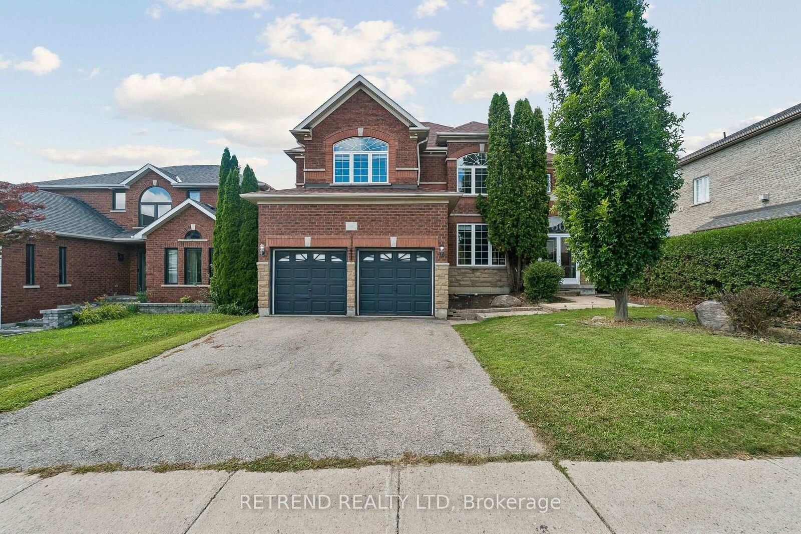 Property Photo: 36 Sandringham Drive ON L4N 0J9
