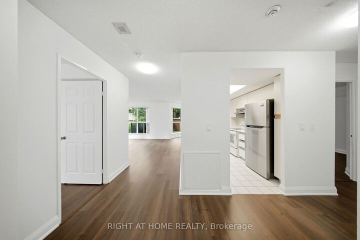 Property Photo:  335 Webb Drive 203  ON L5B 4A1 