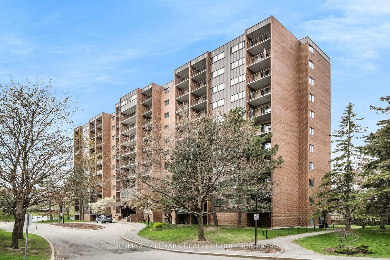 Property Photo: 2630 Southvale Crescent 401 ON K1B 4S8