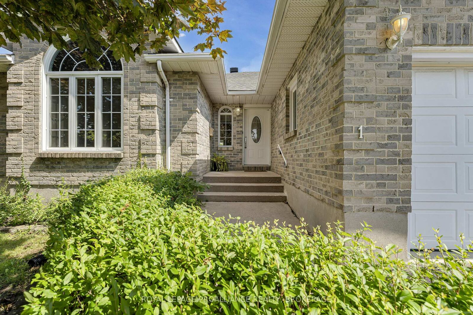 Property Photo: 542 Davis Drive ON K7M 8J6