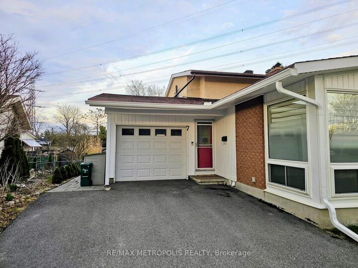 Property Photo:  7 Medhurst Drive Bsmt  ON K2G 3X7 