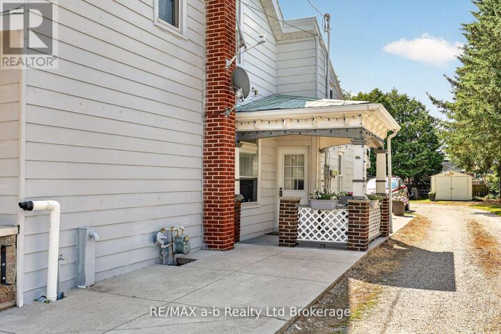 Property Photo: 133 Dundas Street W ON N0M 2M0