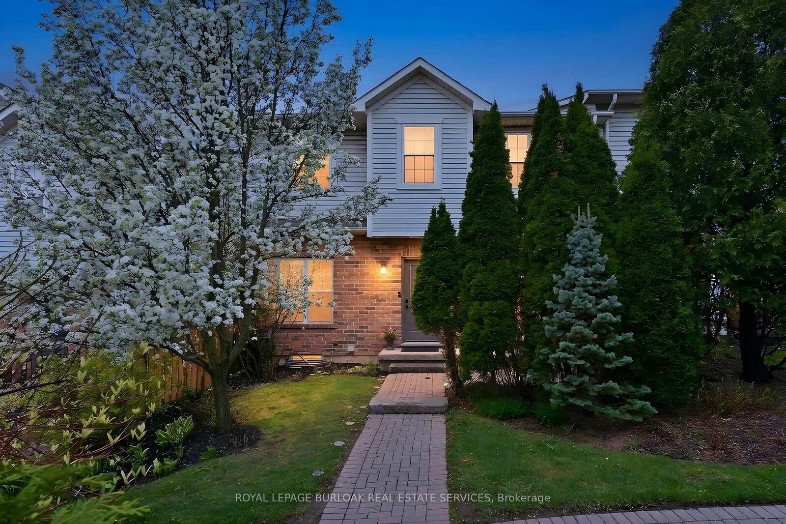Property Photo:  1085 Harrogate Drive 35  ON L9K 1R2 