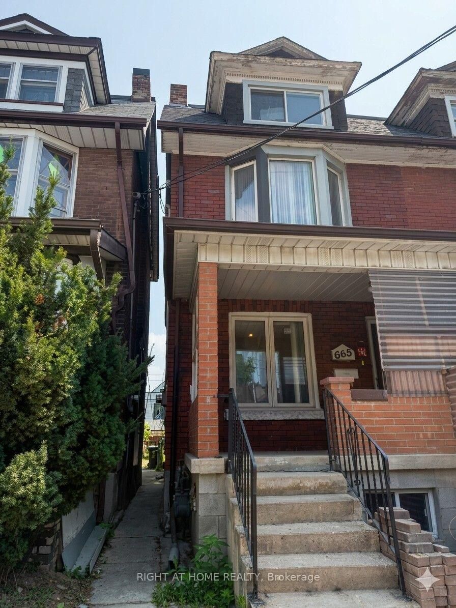 Property Photo: 665 Ossington Avenue ON M6G 3T6