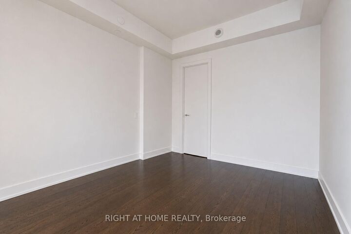 Property Photo:  155 Yorkville Avenue 3020  ON M5R 1C4 