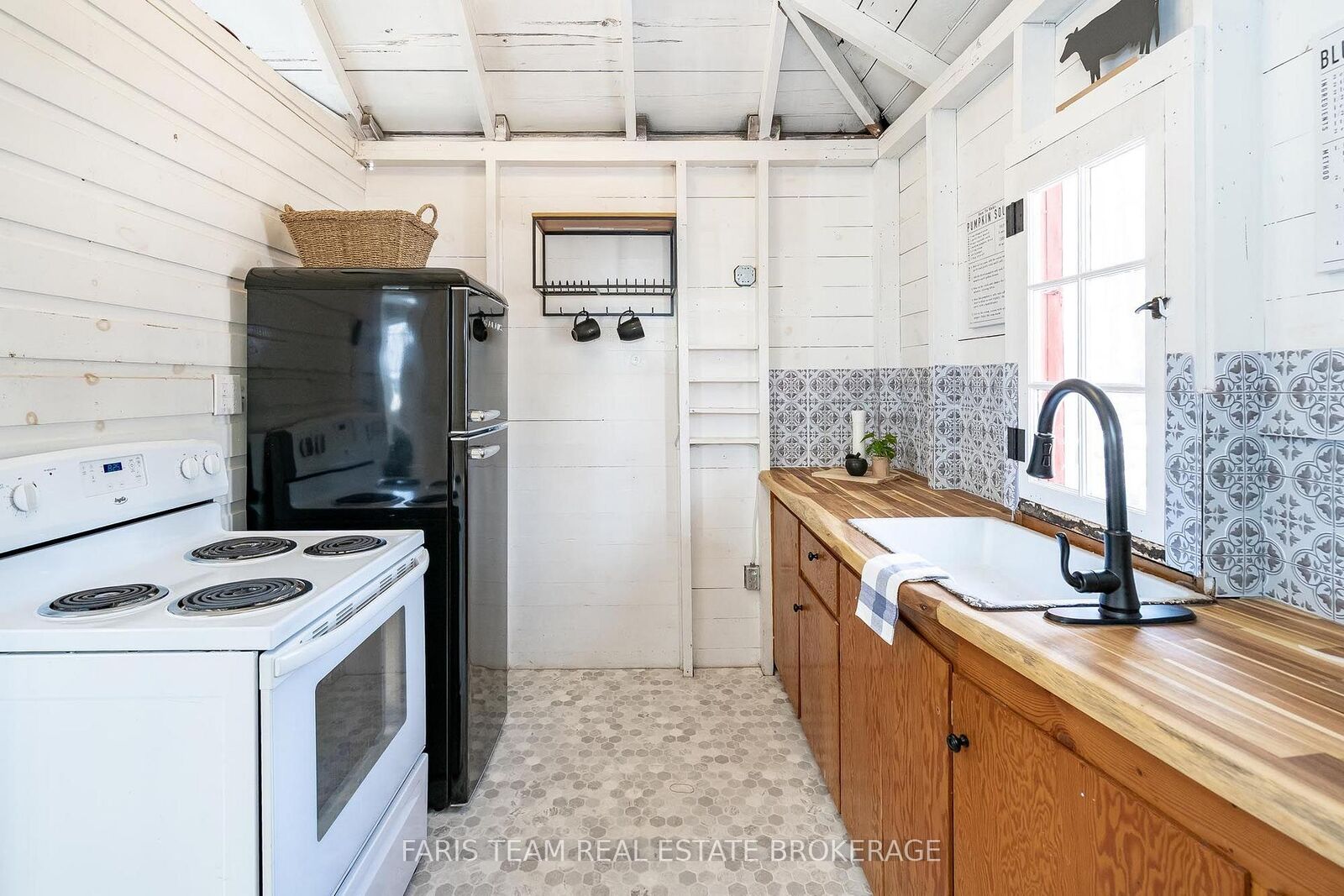 Property Photo: 365 Robins Point Road ON L0K 2A0
