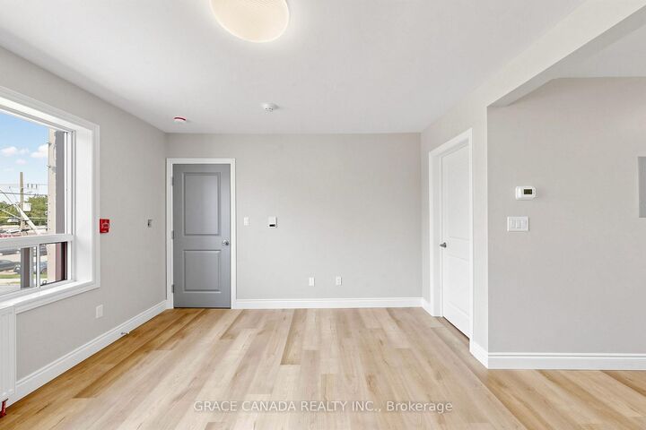 Property Photo:  65 Sanford Avenue S  ON L8M 2G7 