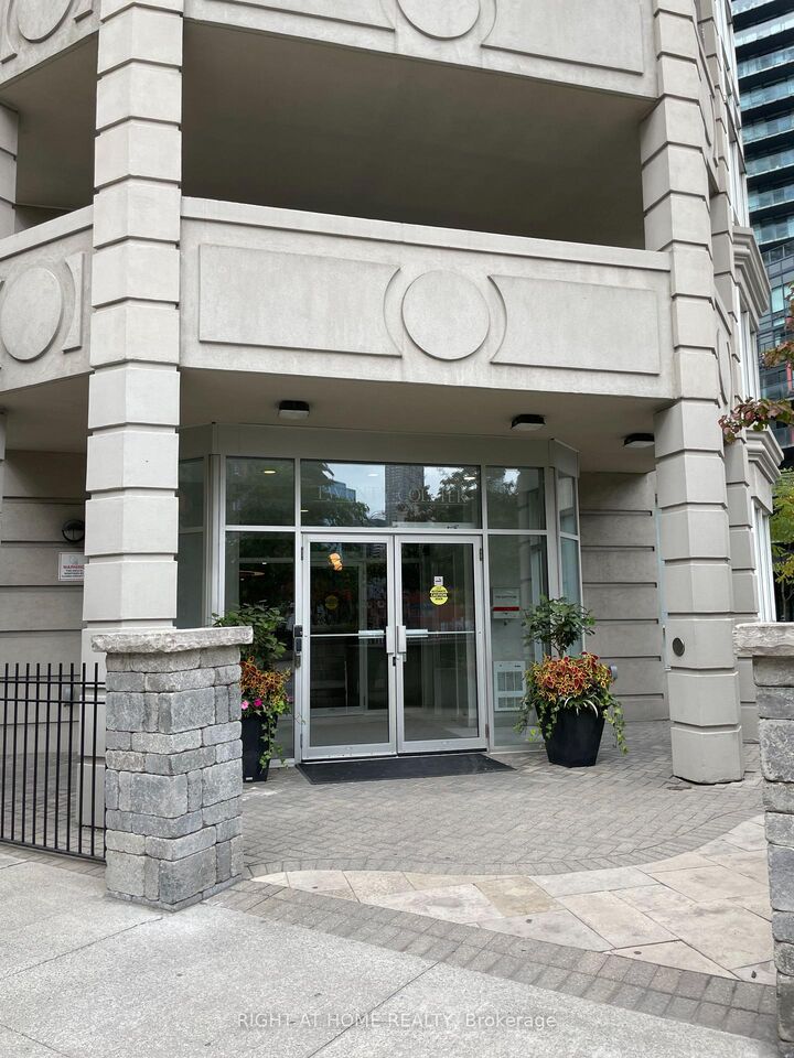 Property Photo:  20 Collier Street 407  ON M4W 3Y4 