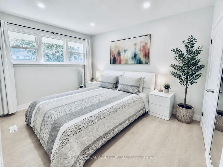 Property Photo: 10 Draper Drive ON L2N 2Y5