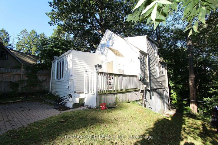 Property Photo: 961 Lakeshore Road W ON L5H 1H8