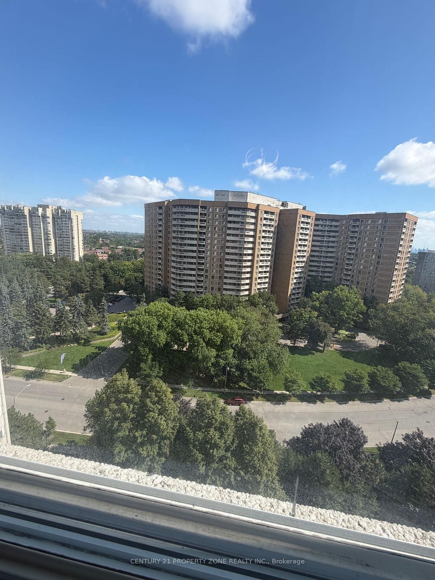 Property Photo:  3700 Kaneff Crescent 1501  ON L5A 4B8 