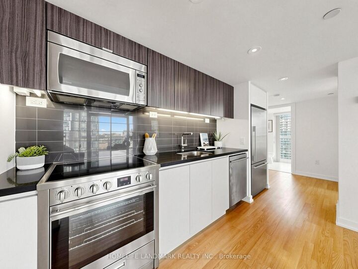 Property Photo:  75 Queens Wharf Road 2215  ON M5V 0J8 