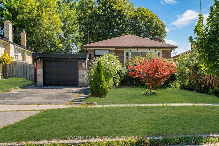 Property Photo: 17 Barlow Road E ON M1G 2B5