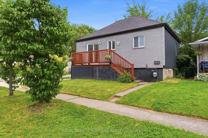 Property Photo:  24 Alexandra Boulevard  ON L2P 1J7 
