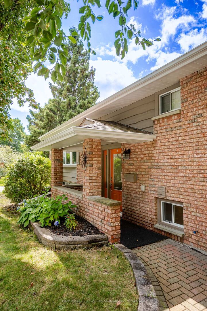 Property Photo: 29 Carriage Crescent ON P1C 1G5