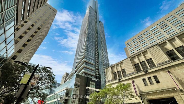 386 Yonge Street 5814 — photo 1