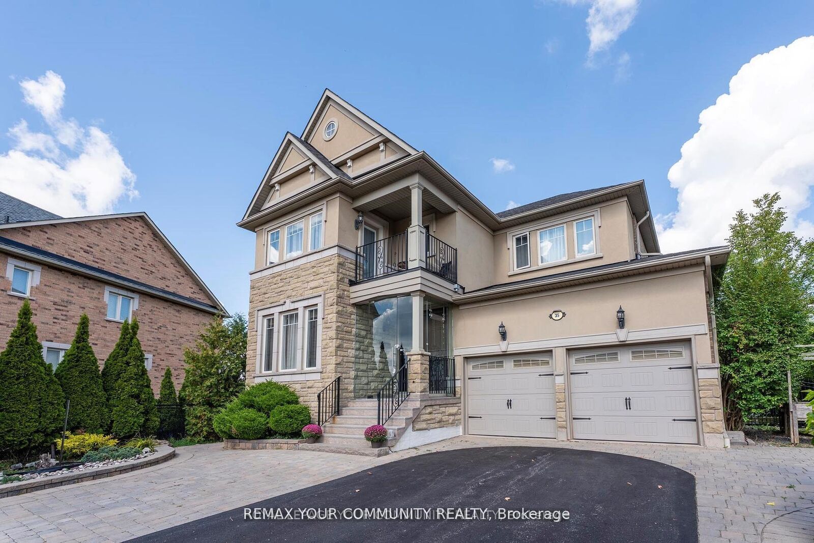 Property Photo: 35 Vandervoort Drive ON L4E 0C7