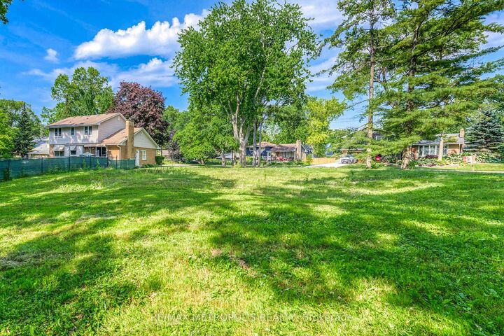 Property Photo:  1307-S Ridgewood Drive  ON N7V 3R2 