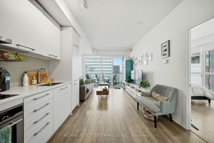 Property Photo: 87 Peter Street 2510 ON M5V 2G4