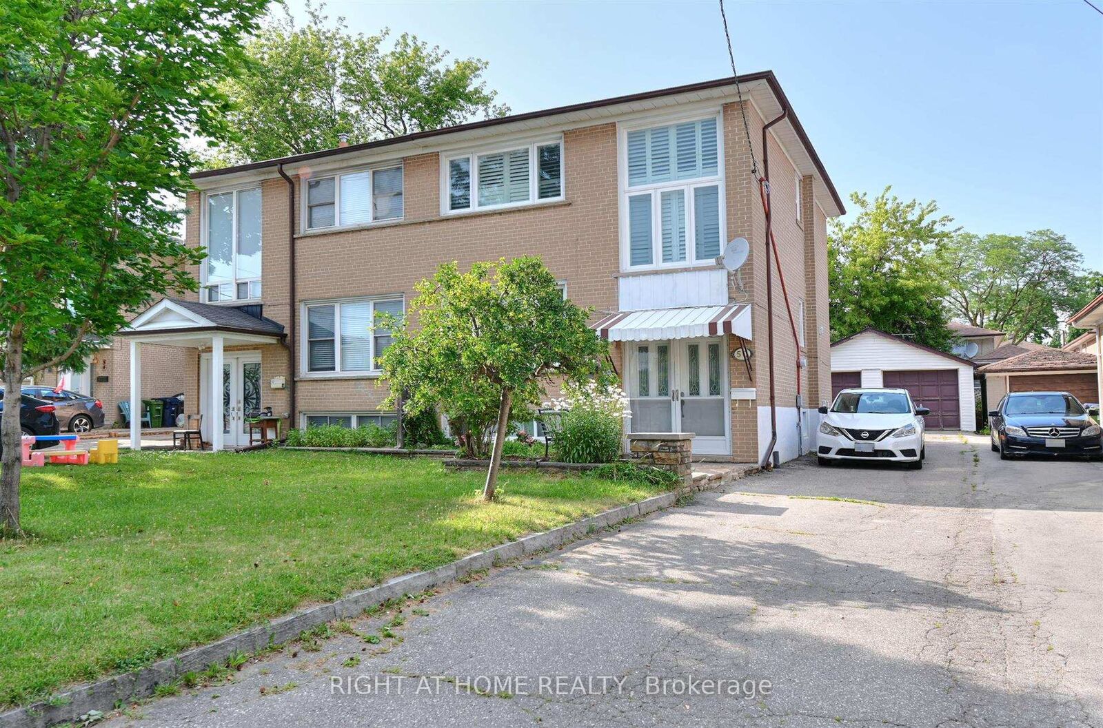 Property Photo: 50 Chalkfarm Drive ON M3L 1L2