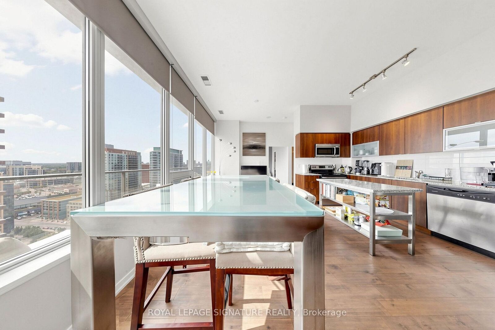 Property Photo:  55 East Liberty Street Ph 06  ON M6K 3P9 