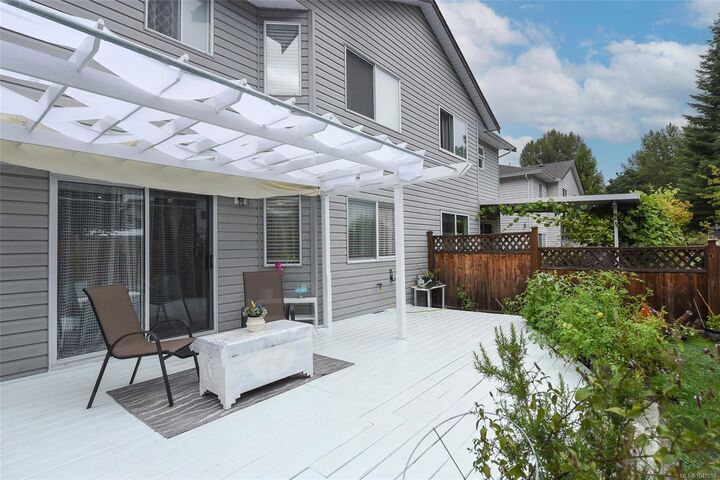 Property Photo: 2284 1st St #B BC V9N 8X8