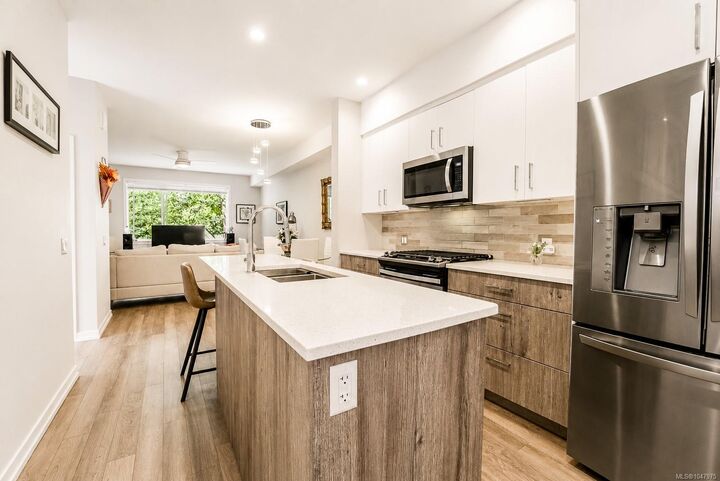 694 Hoylake Ave #112 — photo 1