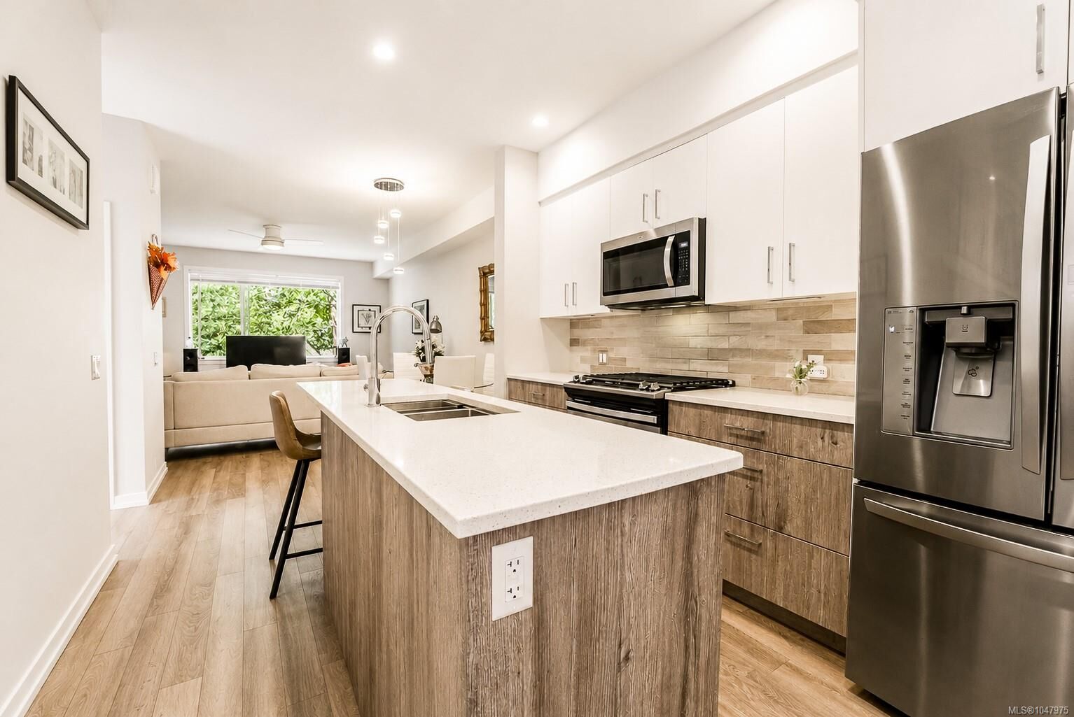 Property Photo: 694 Hoylake Ave #112 BC V9B 3P7