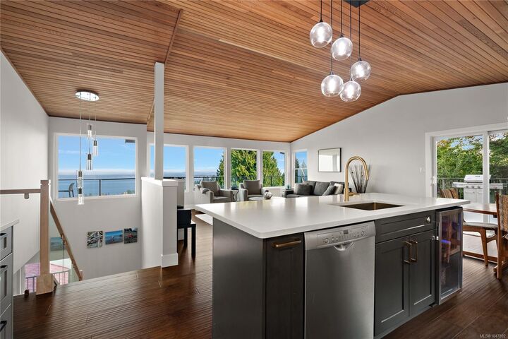 8750 Pender Park Dr — photo 1