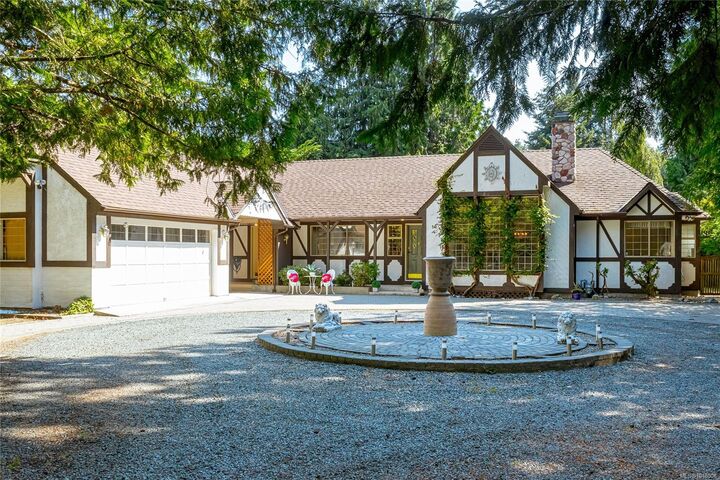 2526 Island Hwy W — photo 1