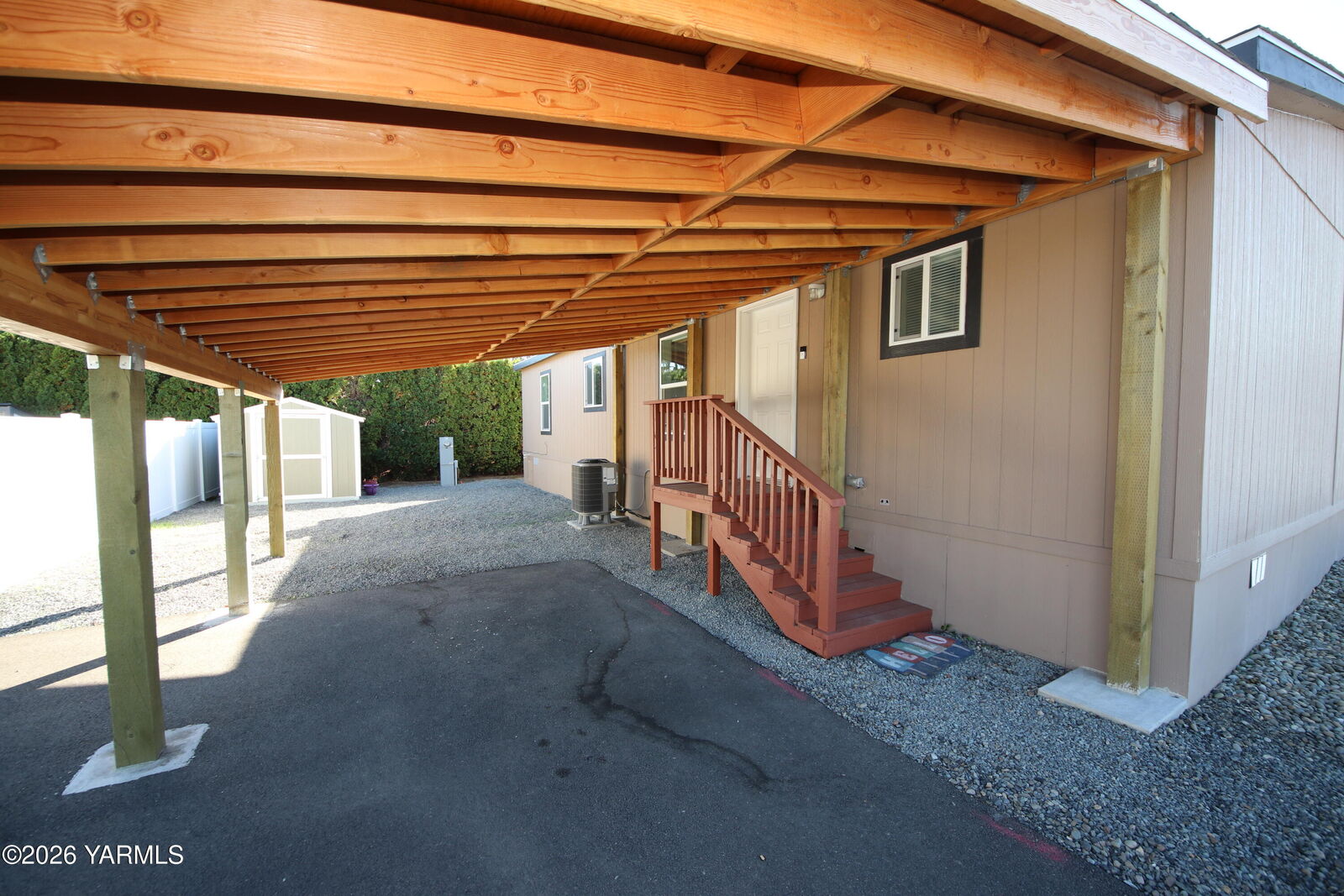 Property Photo:  802 N 40th Ave  WA 98908 