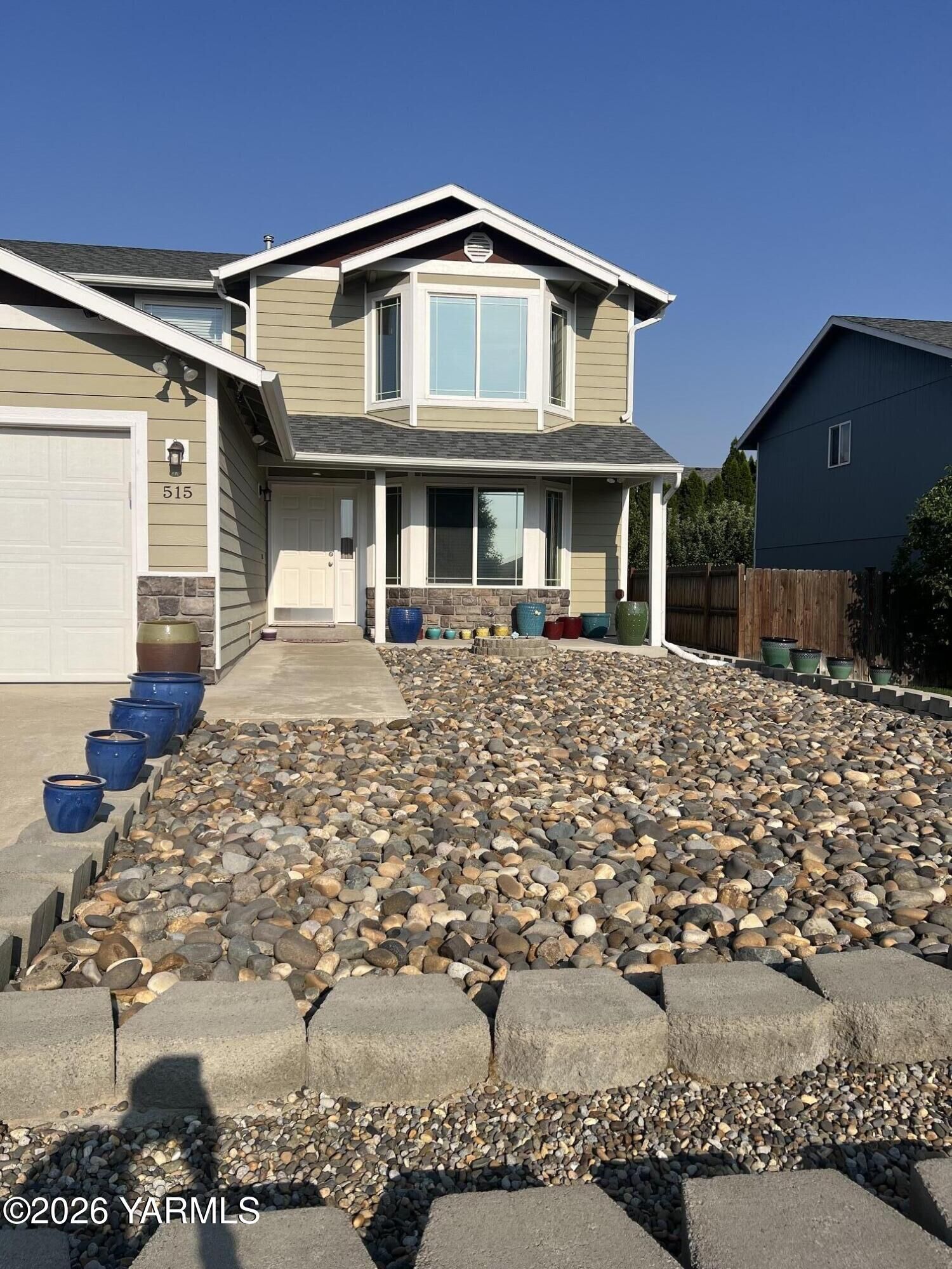 Property Photo:  515 Baker St  WA 98936 