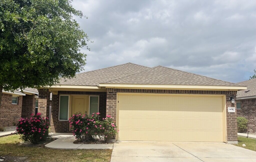 Property Photo: 1404 Walden Pond Drive TX 78660