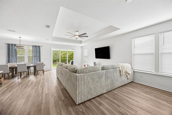 Property Photo: 514 Hawthorn Park Circle FL 32097