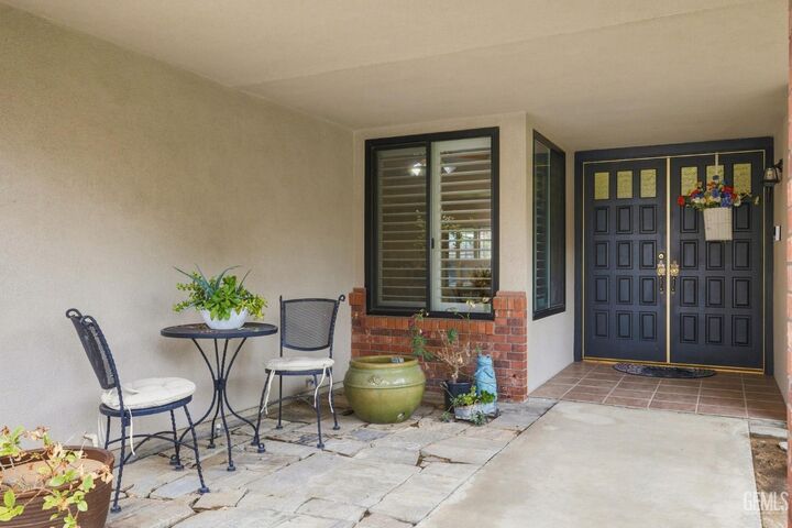 Property Photo:  8704 Summer Creek Road  CA 93311 