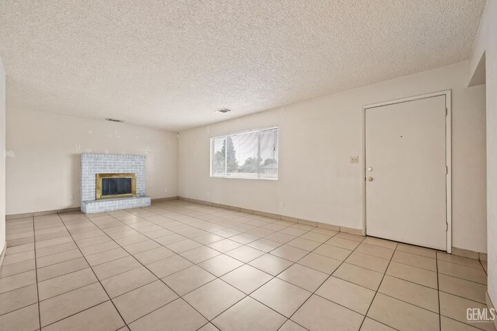 Property Photo:  1612 W Caldwell  CA 93277 