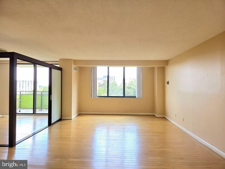 Property Photo: 5225 Pooks Hill Road 519N MD 20814