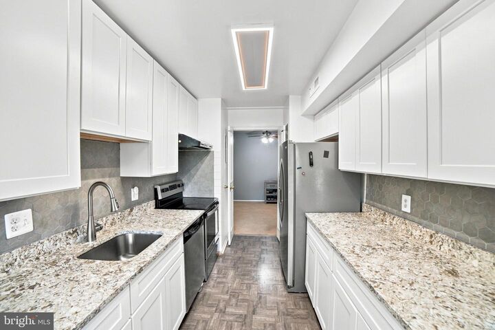 Property Photo:  402 Girard Street 9  MD 20877 