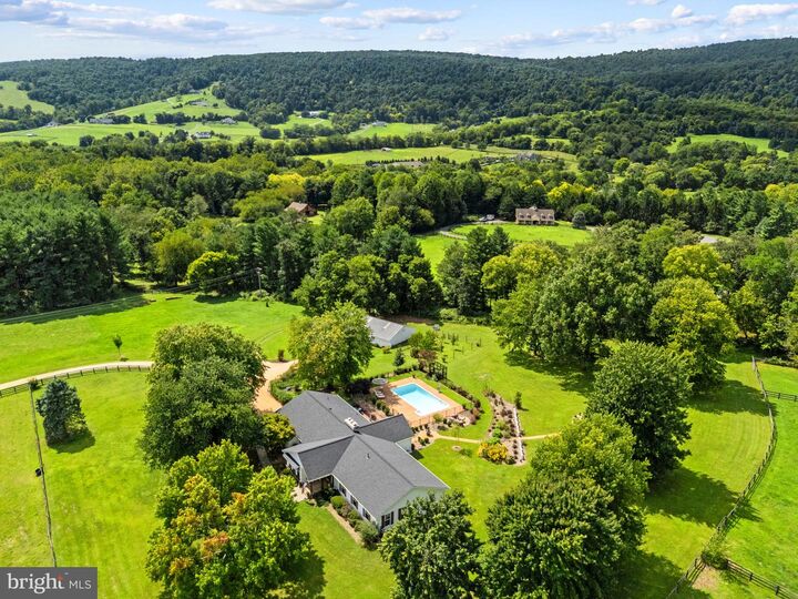 Property Photo: 34994 Williams Gap Road VA 20141