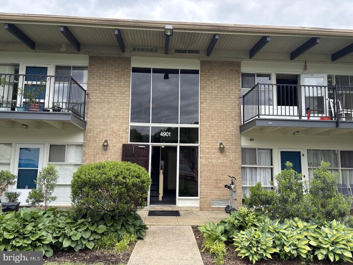 Property Photo:  4901 Americana Drive 202  VA 22003 
